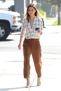 Jamie Chung feet photo thumbnail