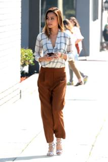 Jamie Chung feet photo thumbnail