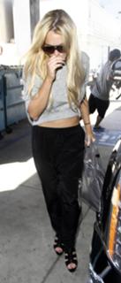 Lindsay Lohan feet photo thumbnail