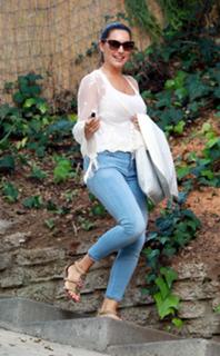 Kelly Brook feet photo thumbnail