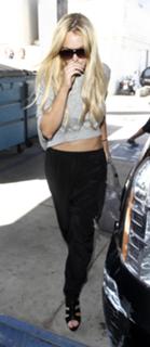 Lindsay Lohan feet photo thumbnail