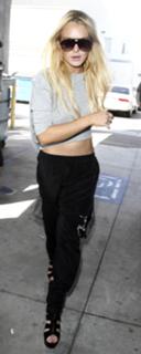 Lindsay Lohan feet photo thumbnail