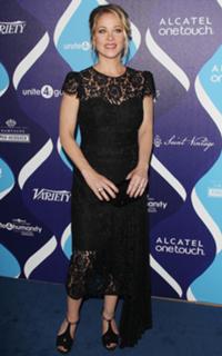 Christina Applegate feet photo thumbnail