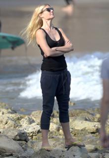 Gwyneth Paltrow feet photo thumbnail