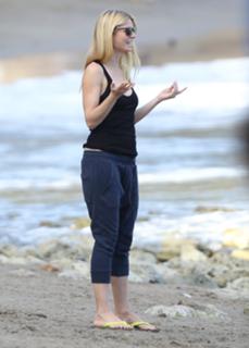 Gwyneth Paltrow feet photo thumbnail