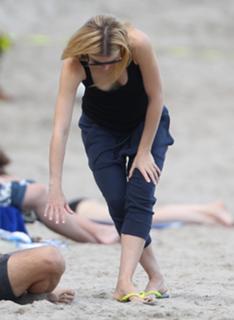 Gwyneth Paltrow feet photo thumbnail