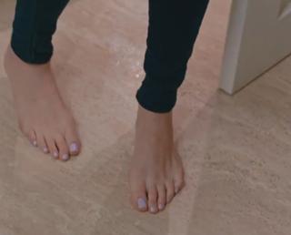 Serenay Sarikaya feet photo thumbnail