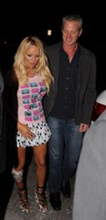 Pamela Anderson feet photo thumbnail