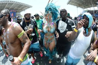 Amber Rose feet photo thumbnail