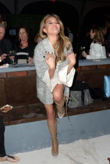 Chrissy Teigen feet photo thumbnail