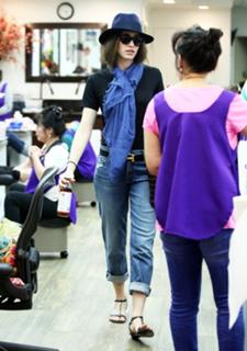 Emmy Rossum feet photo thumbnail