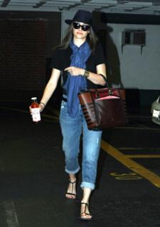 Emmy Rossum feet photo thumbnail