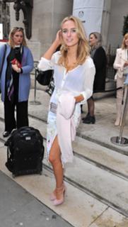Kimberley Garner feet photo thumbnail