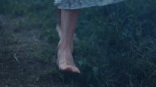 Taylor Swift feet photo thumbnail