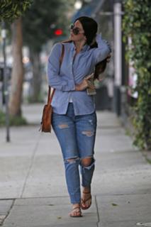 Lana Del Rey feet photo thumbnail