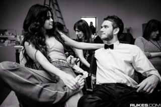 Selena Gomez feet photo thumbnail