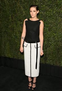 Kristen Stewart feet photo thumbnail