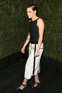 Kristen Stewart feet photo thumbnail