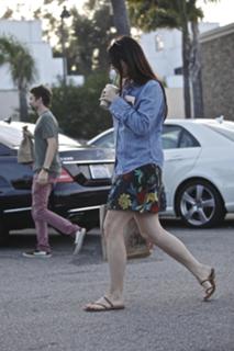 Lana Del Rey feet photo thumbnail