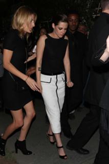 Kristen Stewart feet photo thumbnail