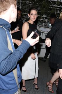 Kristen Stewart feet photo thumbnail