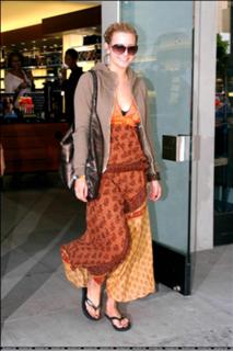 Ashlee Simpson feet photo thumbnail