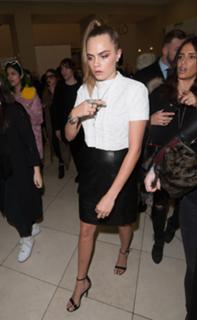 Cara Delevingne feet photo thumbnail