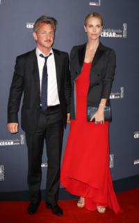 Charlize Theron feet photo thumbnail