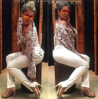 Lívia Andrade feet photo thumbnail