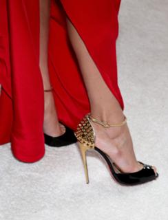 Nina Dobrev feet photo thumbnail