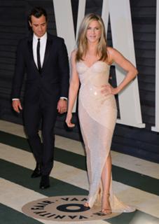 Jennifer Aniston feet photo thumbnail