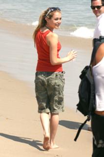 Alexa PenaVega feet photo thumbnail