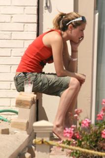 Alexa PenaVega feet photo thumbnail