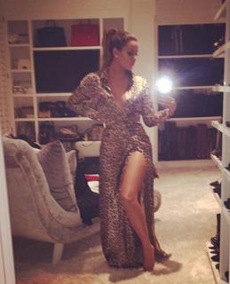 Khloé Kardashian feet photo thumbnail