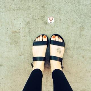 Lily Collins feet photo thumbnail