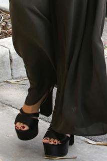 Jessica Alba feet photo thumbnail