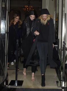 Kendall Jenner feet photo thumbnail