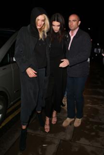 Kendall Jenner feet photo thumbnail