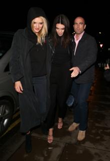 Kendall Jenner feet photo thumbnail