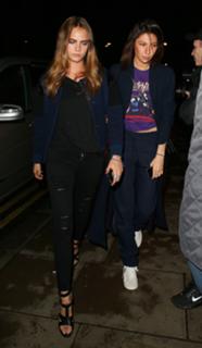 Cara Delevingne feet photo thumbnail