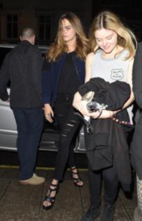 Cara Delevingne feet photo thumbnail