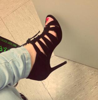 Eefje Depoortere feet photo 1