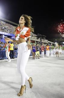 Izabel Goulart feet photo thumbnail