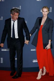 Charlize Theron feet photo thumbnail