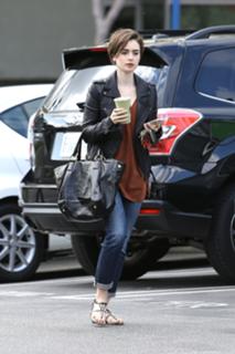 Lily Collins feet photo thumbnail