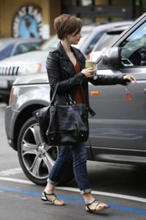 Lily Collins feet photo thumbnail