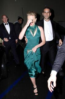 Scarlett Johansson feet photo thumbnail