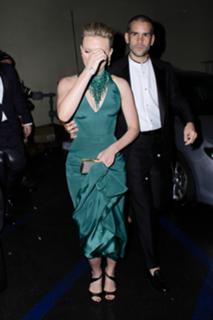 Scarlett Johansson feet photo thumbnail