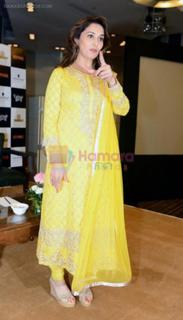 Madhuri Dixit feet photo thumbnail