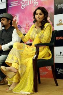 Madhuri Dixit feet photo thumbnail